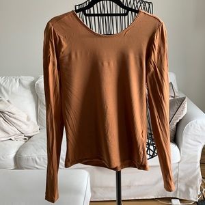 Chandail orange brûlé